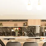Zissis Downtown Apartament