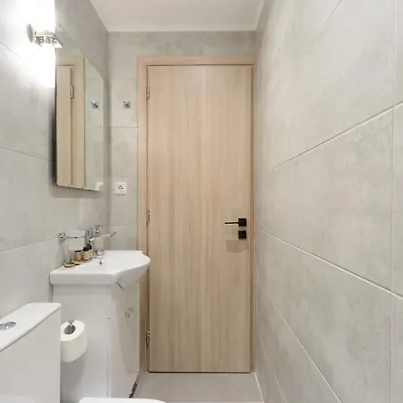 Zissis Downtown Apartment *