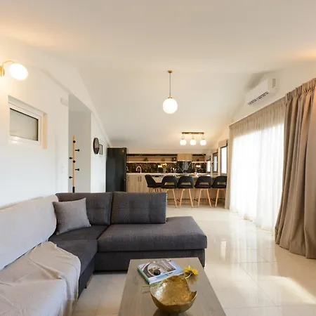 Zissis Downtown Apartment *